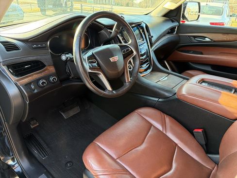 Used 2017 Cadillac Escalade Luxury image 12