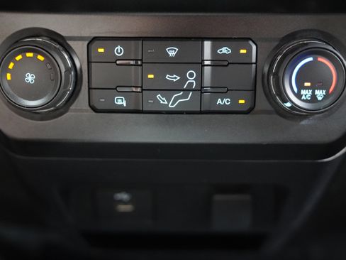 Used 2019 Ford F550 4x4 Regular Cab Super Duty image 24