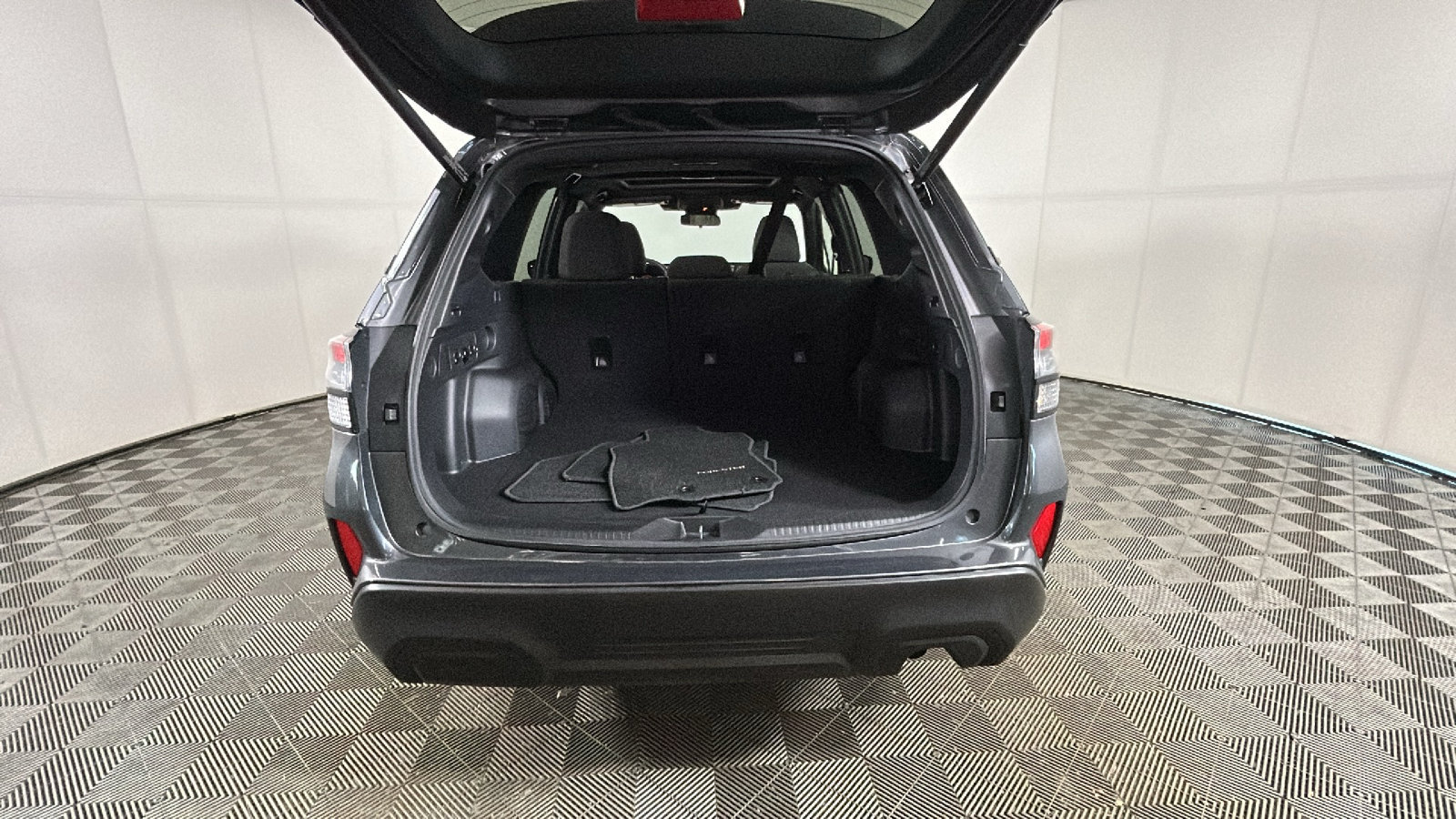 Used 2025 Subaru Forester Premium AWD/4WD image 33