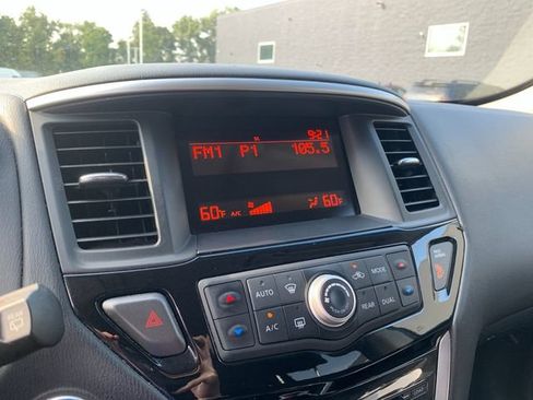 Used 2015 Nissan Pathfinder S AWD/4WD image 21