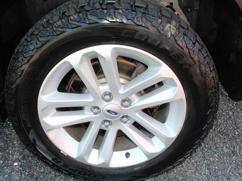 Used 2013 Ford Explorer XLT AWD/4WD image 37