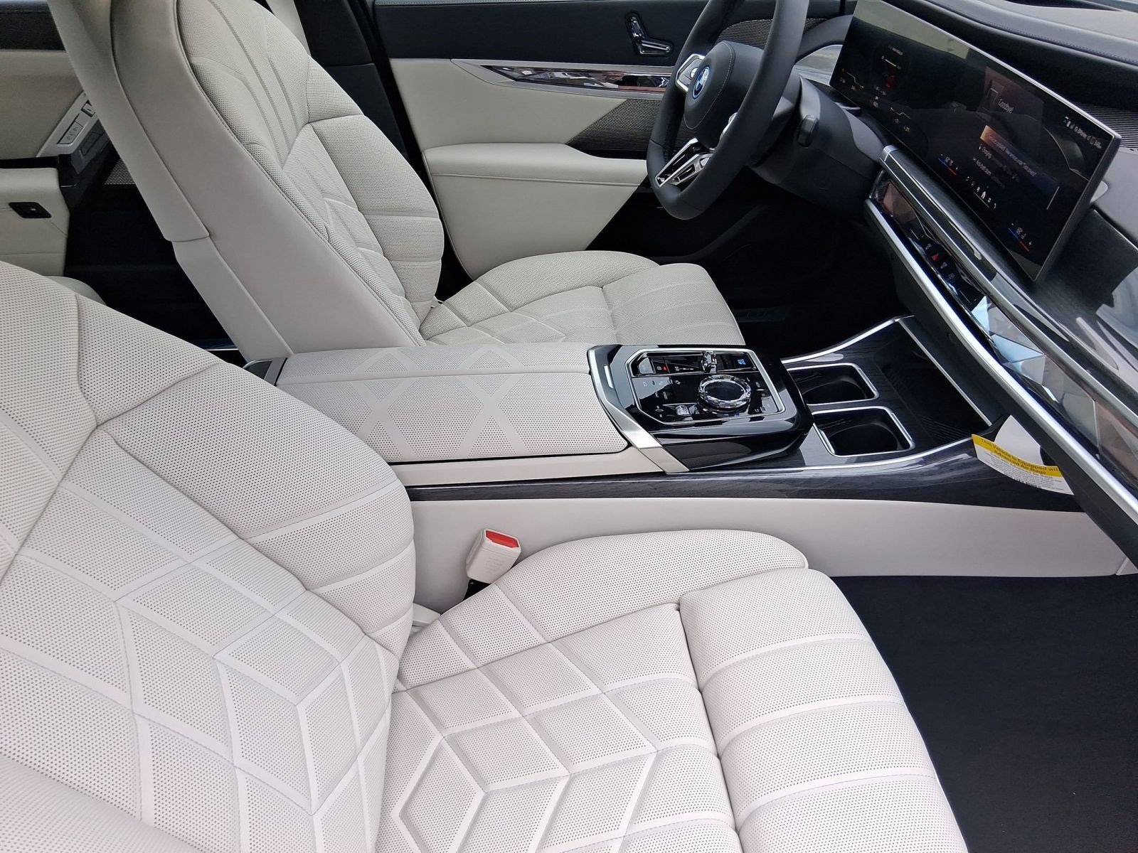 Used 2026 BMW i7 eDrive50 w/ M Sport Package RWD image 25