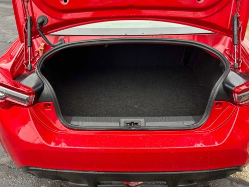 Used 2017 Toyota 86 Auto (Natl) RWD image 11