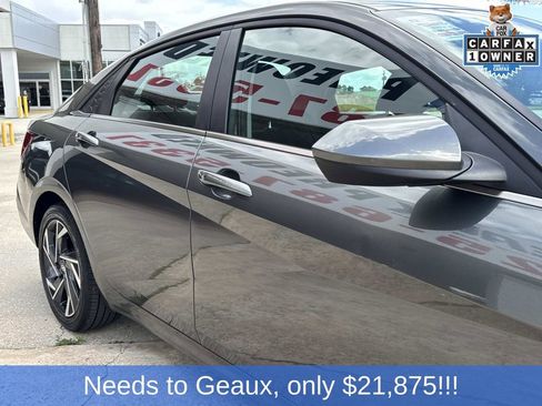 Used 2025 Hyundai Elantra SEL FWD image 17