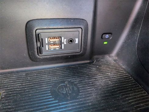 Certified 2022 Toyota Venza LE image 24