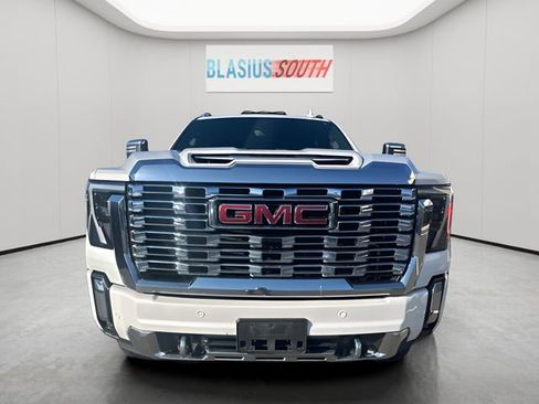 Used 2024 GMC Sierra 3500 Denali w/ Denali Reserve Package image 8