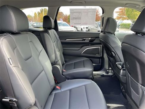 New 2025 Kia Telluride S image 17