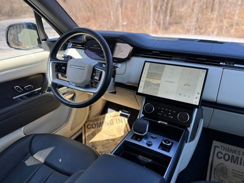 Used 2022 Land Rover Range Rover Long Wheelbase SE image 28