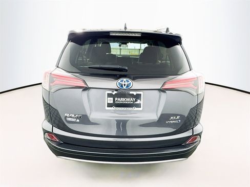 Used 2018 Toyota RAV4 XLE image 19