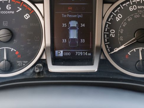 Used 2021 Toyota Tacoma SR5 RWD image 19