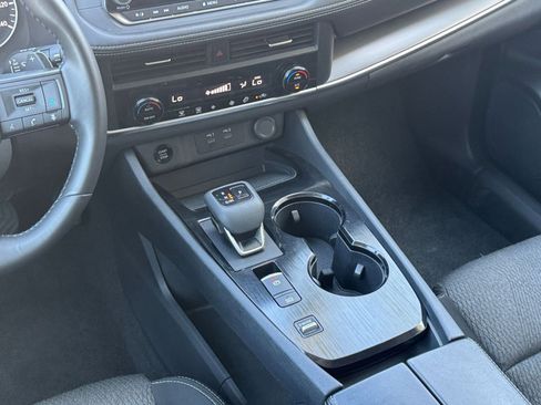 Used 2025 Nissan Rogue SV FWD image 43