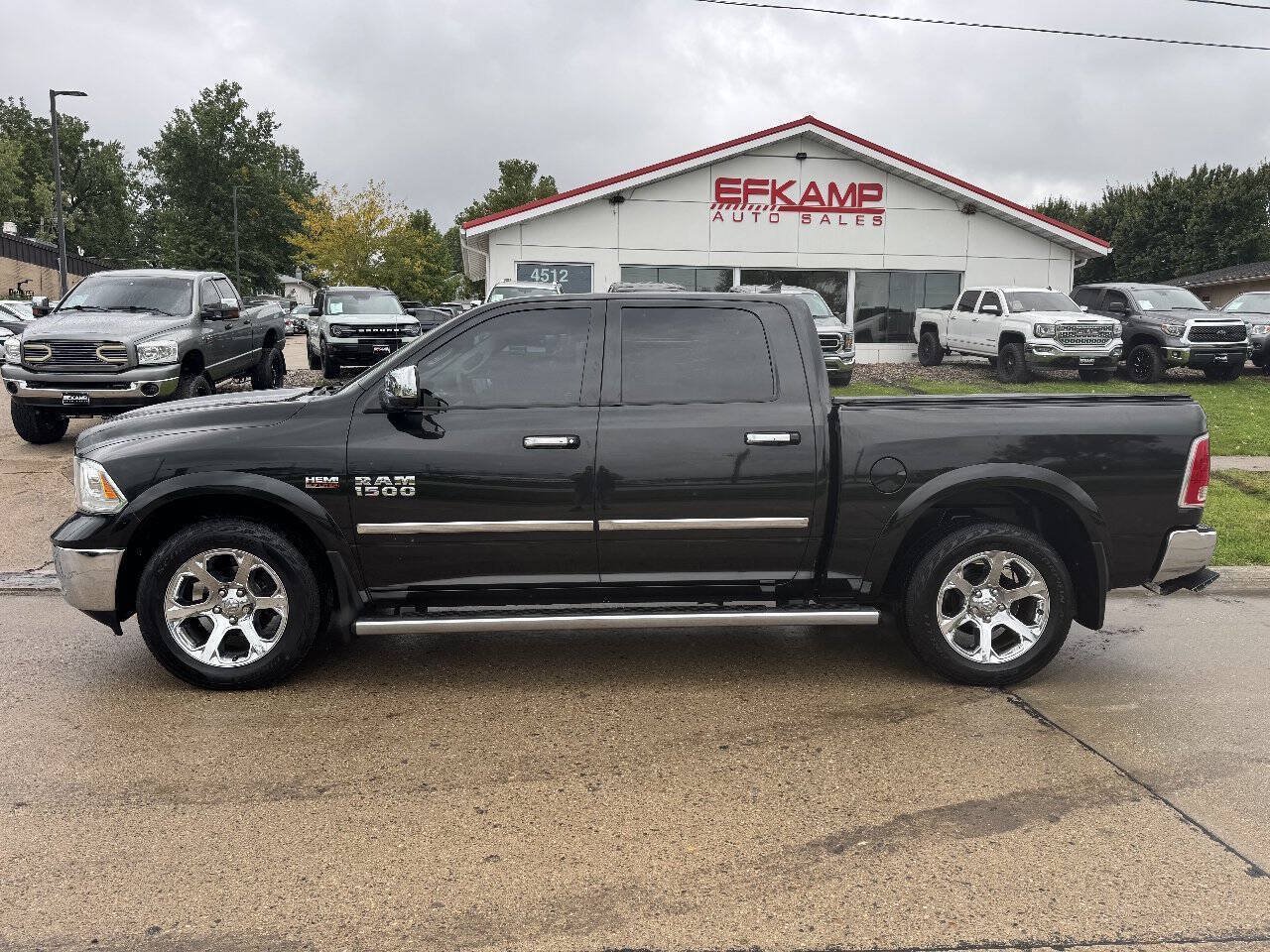 Used 2016 RAM 1500 Laramie w/ Convenience Group AWD/4WD image 2