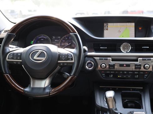 Used 2018 Lexus ES 300h w/ Navigation Package FWD image 23