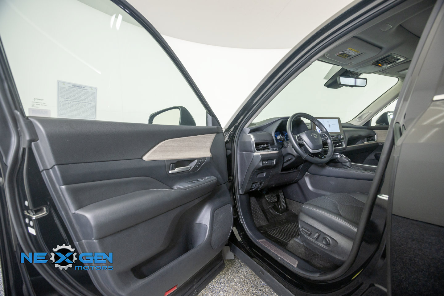 Used 2026 Toyota Grand Highlander AWD image 12