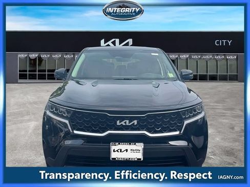 Used 2023 Kia Sorento LX AWD/4WD image 2