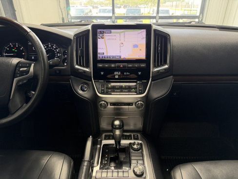 Used 2020 Toyota Land Cruiser Heritage Edition AWD/4WD image 17