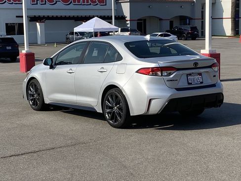 Used 2025 Toyota Corolla SE image 4