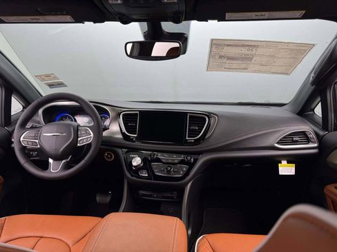 New 2026 Chrysler Pacifica Pinnacle image 23