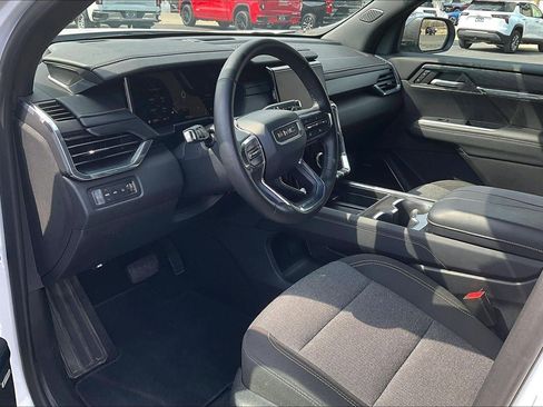 Used 2025 GMC Acadia Elevation image 15