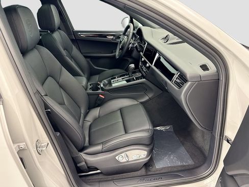 Used 2026 Porsche Macan AWD/4WD image 21