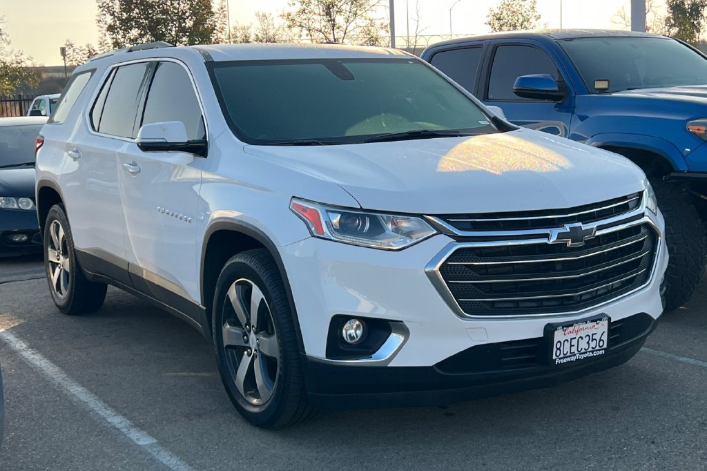 Used 2018 Chevrolet Traverse LT FWD image 2