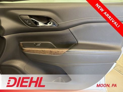 Used 2023 GMC Acadia Denali w/ Denali Ultimate Package image 17