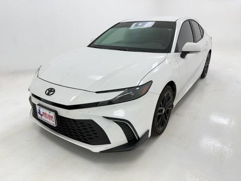 Used 2026 Toyota Camry SE w/ Convenience Package FWD image 4
