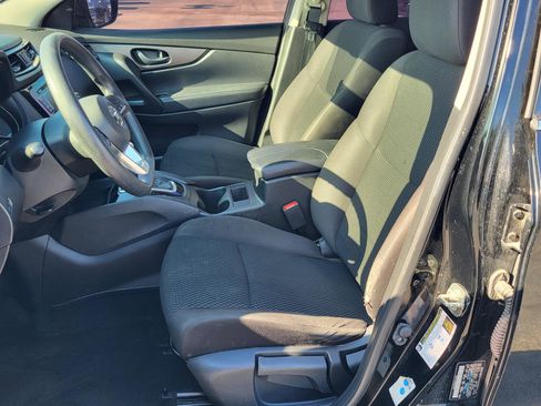 Used 2019 Nissan Rogue Sport S image 17