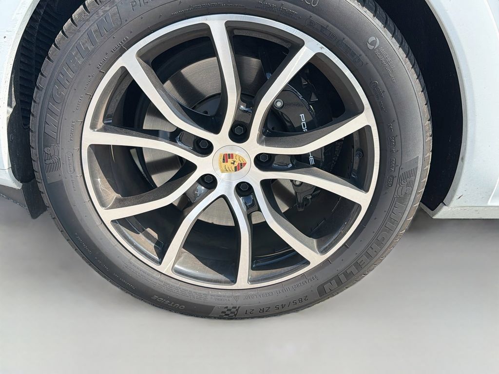 Used 2024 Porsche Cayenne Coupe AWD/4WD image 32