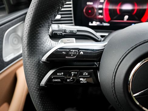 Used 2025 Mercedes-Benz GLS 450 4MATIC image 19