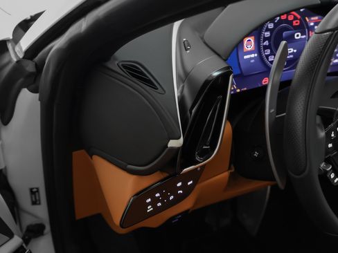 Certified 2024 Ferrari Roma Spider image 44