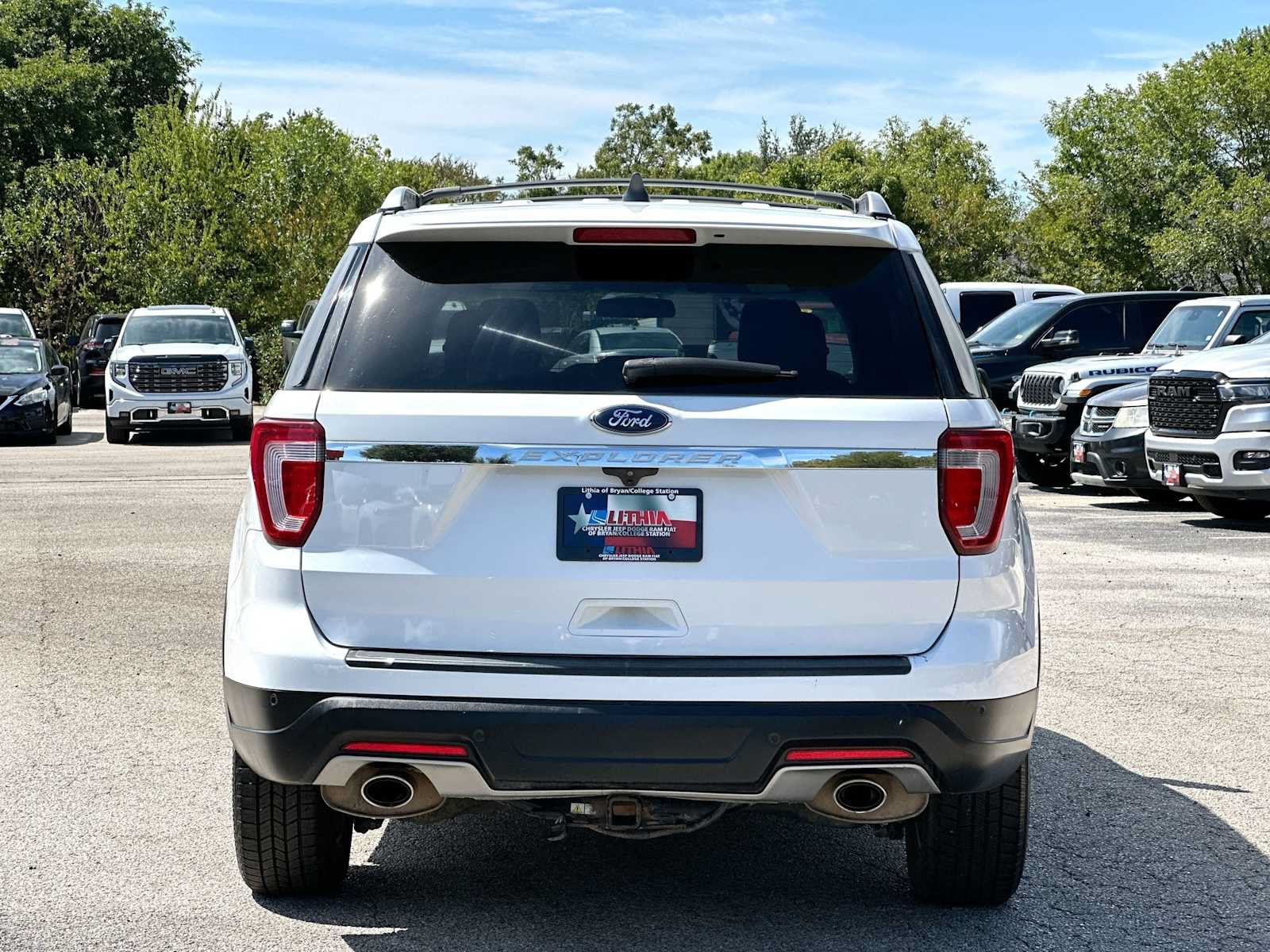 Used 2018 Ford Explorer XLT AWD/4WD image 14