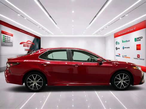 Used 2024 Toyota Camry SE FWD image 9