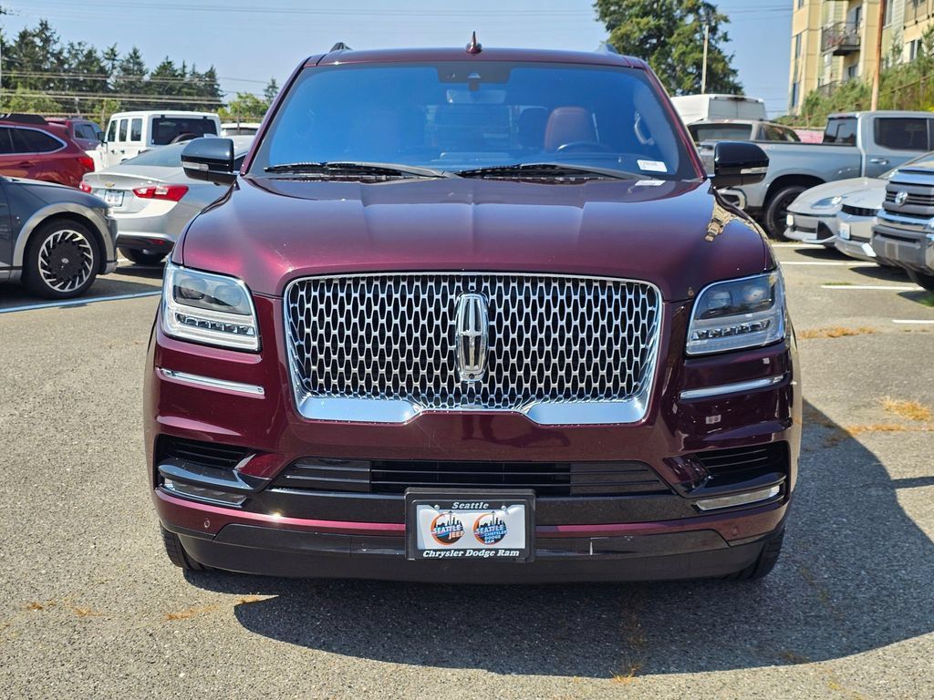 Used 2018 Lincoln Navigator L Reserve w/ Technology Package AWD/4WD image 3