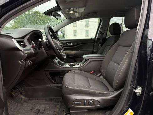 Used 2022 GMC Acadia SLE w/ Driver Convenience Package FWD image 2