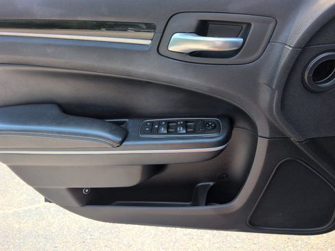 Used 2019 Chrysler 300 S AWD/4WD image 15