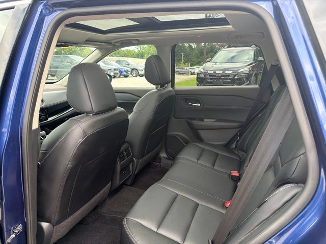 Used 2023 Nissan Rogue SL AWD/4WD image 18