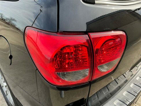 Used 2016 Toyota Sequoia Limited image 18