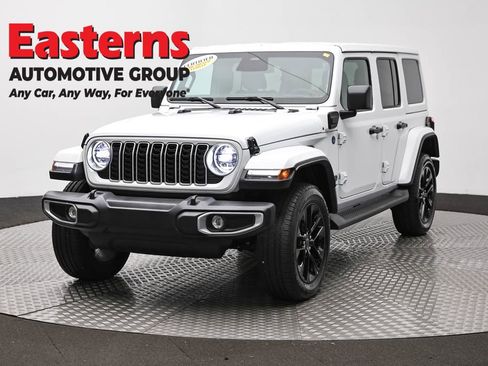 Used 2025 Jeep Wrangler Unlimited Sahara image 1
