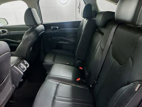 Used 2024 Kia Sorento S image 27