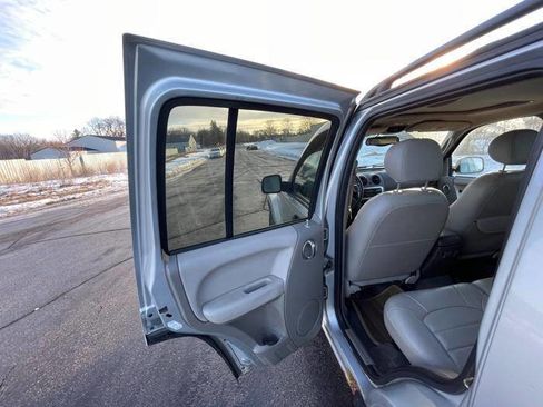 Used 2003 Jeep Liberty Limited image 22