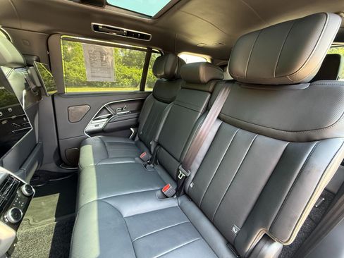 Used 2025 Land Rover Range Rover Long Wheelbase Autobiography AWD/4WD image 33
