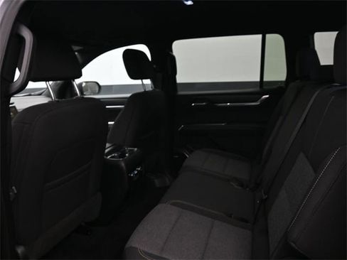 Used 2025 GMC Acadia Elevation image 16