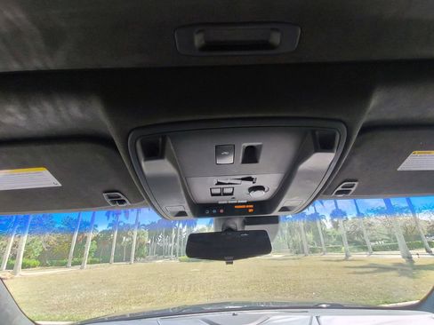 Used 2018 Cadillac Escalade ESV Platinum image 21