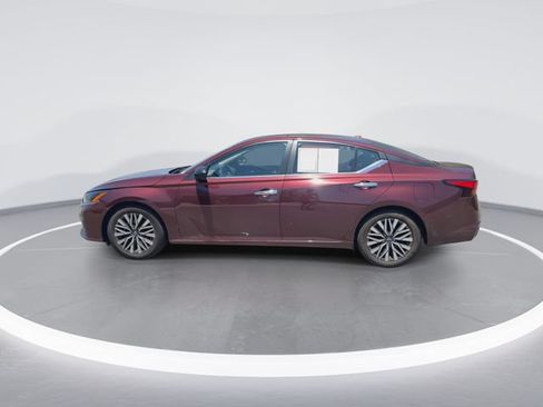 Used 2024 Nissan Altima 2.5 SV FWD image 5