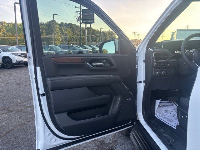 New 2026 GMC Yukon Denali AWD/4WD image 9
