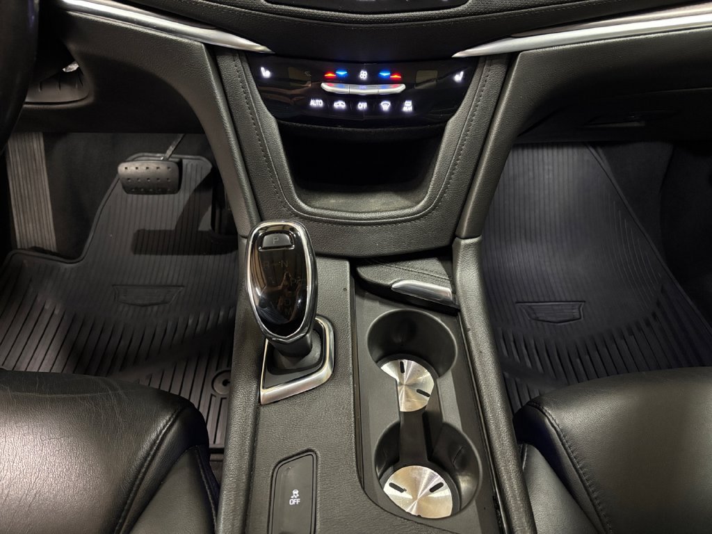 Used 2018 Cadillac XT5 Luxury w/ Driver Awareness Package FWD image 12