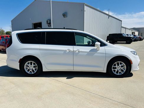 Used 2022 Chrysler Pacifica Touring-L FWD image 39