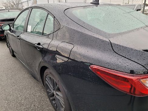 Used 2025 Toyota Camry SE image 5