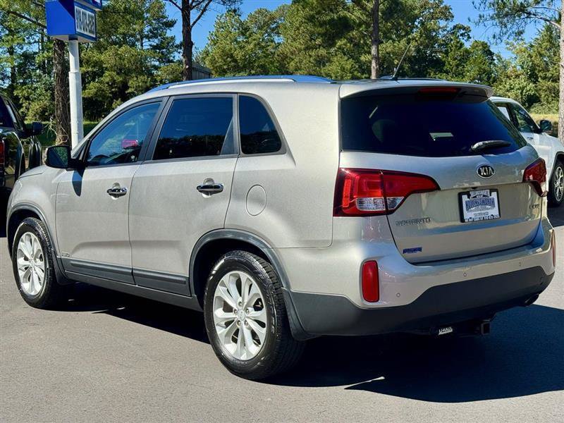 Used 2015 Kia Sorento EX w/ EX V6 Touring Package AWD/4WD image 4